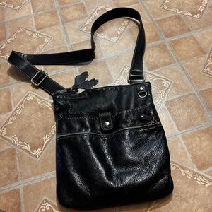 Authentic Roots Genuine Leather Crossbody Bag – Black Pebbled Leather